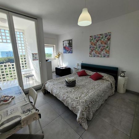 Rosato Sea View Apartment Lignano Sabbiadoro Esterno foto