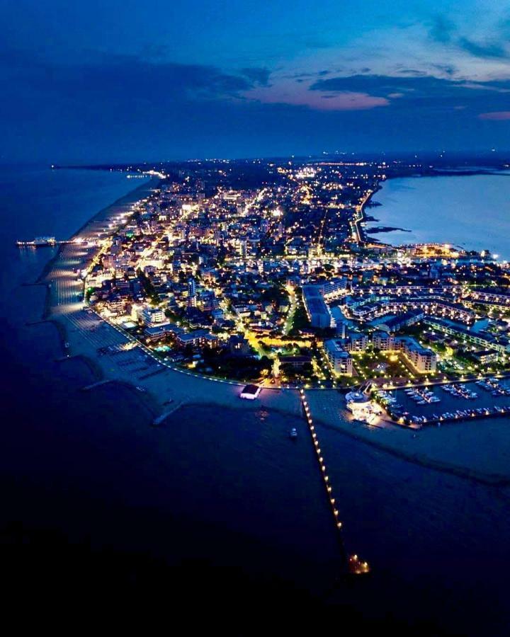 Rosato Sea View Apartment Lignano Sabbiadoro Esterno foto